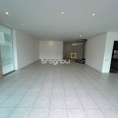 Casa com 736m², 6 quartos (sendo 4 suítes), 4 garagens, no bairro Lagoa da Conceição em Florianópolis