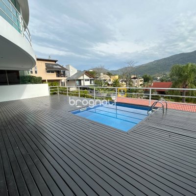 Casa com 736m², 6 quartos (sendo 4 suítes), 4 garagens, no bairro Lagoa da Conceição em Florianópolis