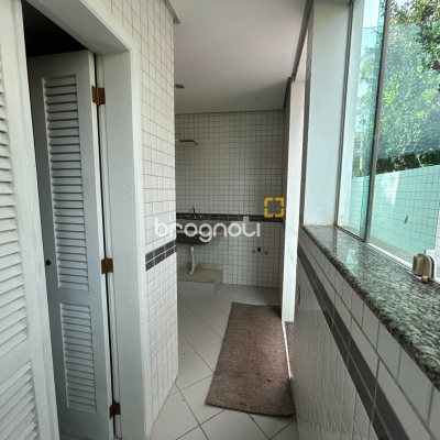 Casa com 736m², 6 quartos (sendo 4 suítes), 4 garagens, no bairro Lagoa da Conceição em Florianópolis