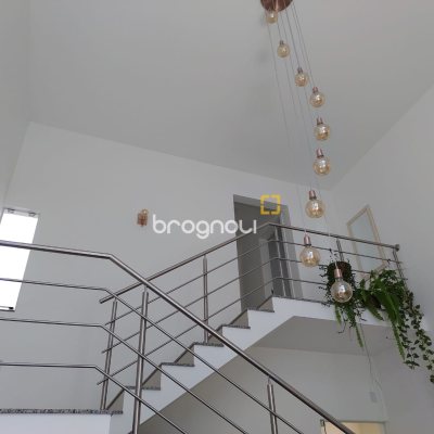 Casa com 321m², 4 quartos (sendo 1 suíte), 4 garagens, no bairro Carianos em Florianópolis