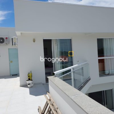 Casa com 321m², 4 quartos (sendo 1 suíte), 4 garagens, no bairro Carianos em Florianópolis