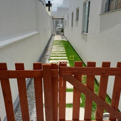 Casa com 321m², 4 quartos (sendo 1 suíte), 4 garagens, no bairro Carianos em Florianópolis