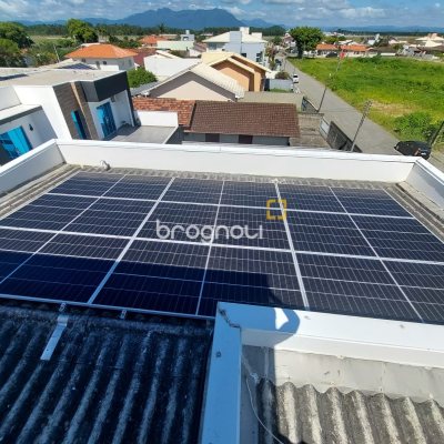 Casa com 321m², 4 quartos (sendo 1 suíte), 4 garagens, no bairro Carianos em Florianópolis