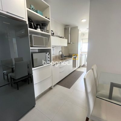 Apartamento com 127m², 3 quartos (sendo 3 suítes), 2 garagens, no bairro Kobrasol em São José