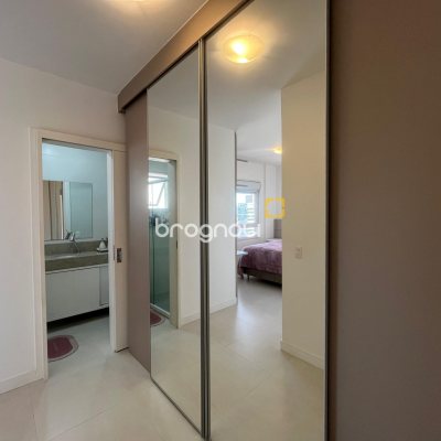 Apartamento com 127m², 3 quartos (sendo 3 suítes), 2 garagens, no bairro Kobrasol em São José