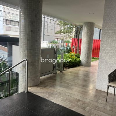 Apartamento com 127m², 3 quartos (sendo 3 suítes), 2 garagens, no bairro Kobrasol em São José