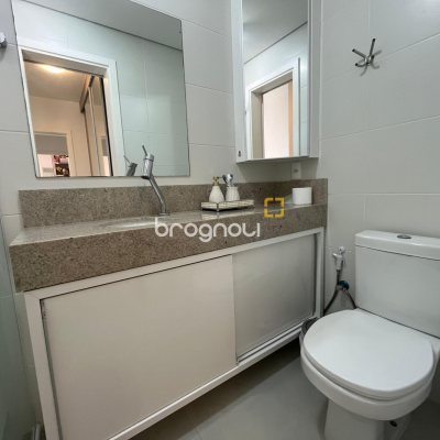 Apartamento com 127m², 3 quartos (sendo 3 suítes), 2 garagens, no bairro Kobrasol em São José
