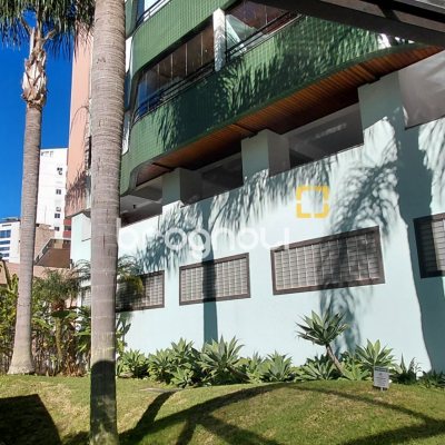 Apartamento com 100m², 3 quartos (sendo 1 suíte), 1 garagem, no bairro Centro em Florianópolis