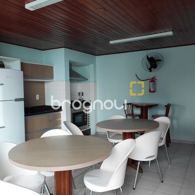 Apartamento com 100m², 3 quartos (sendo 1 suíte), 1 garagem, no bairro Centro em Florianópolis