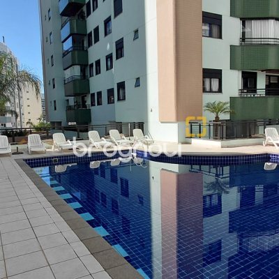 Apartamento com 100m², 3 quartos (sendo 1 suíte), 1 garagem, no bairro Centro em Florianópolis