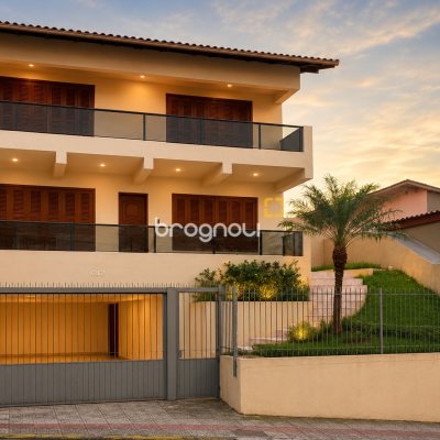 Casa com 400m², 5 quartos (sendo 1 suíte), 4 garagens, no bairro Canto em Florianópolis