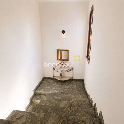Casa com 400m², 5 quartos (sendo 1 suíte), 4 garagens, no bairro Canto em Florianópolis