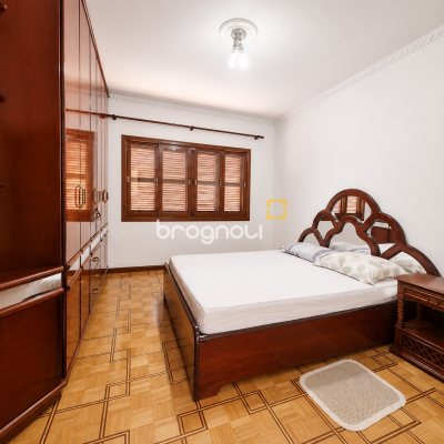 Casa com 400m², 5 quartos (sendo 1 suíte), 4 garagens, no bairro Canto em Florianópolis
