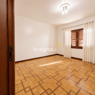 Casa com 400m², 5 quartos (sendo 1 suíte), 4 garagens, no bairro Canto em Florianópolis
