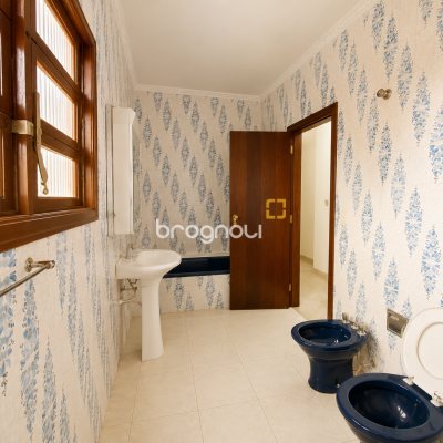 Casa com 400m², 5 quartos (sendo 1 suíte), 4 garagens, no bairro Canto em Florianópolis
