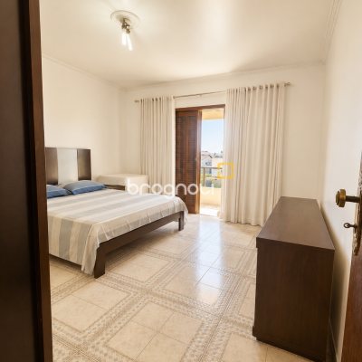 Casa com 400m², 5 quartos (sendo 1 suíte), 4 garagens, no bairro Canto em Florianópolis