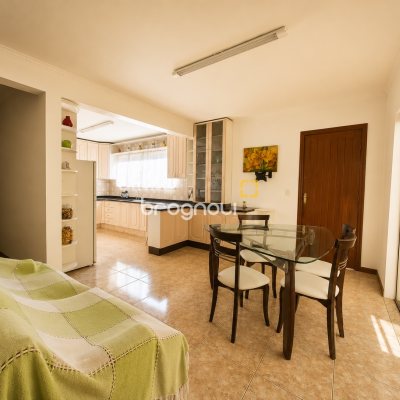 Casa com 400m², 5 quartos (sendo 1 suíte), 4 garagens, no bairro Canto em Florianópolis
