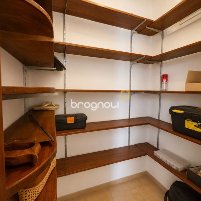 Casa com 400m², 5 quartos (sendo 1 suíte), 4 garagens, no bairro Canto em Florianópolis