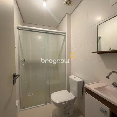 Apartamento com 67m², 2 quartos (sendo 1 suíte), 1 garagem, no bairro Praia de Fora em Palhoça