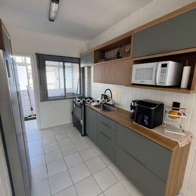Apartamento com 67m², 2 quartos (sendo 1 suíte), 2 garagens, no bairro Ingleses do Rio Vermelho em Florianópolis
