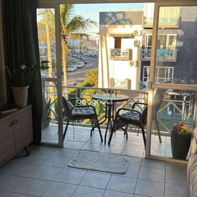 Apartamento com 67m², 2 quartos (sendo 1 suíte), 2 garagens, no bairro Ingleses do Rio Vermelho em Florianópolis