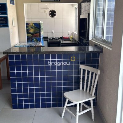 Apartamento com 67m², 2 quartos (sendo 1 suíte), 2 garagens, no bairro Ingleses do Rio Vermelho em Florianópolis