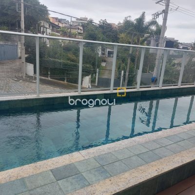 Apartamento com 79m², 2 quartos (sendo 1 suíte), 1 garagem, no bairro João Paulo em Florianópolis