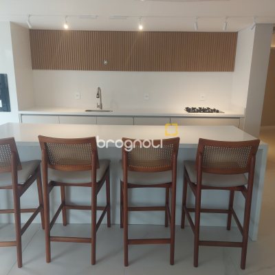 Apartamento com 79m², 2 quartos (sendo 1 suíte), 1 garagem, no bairro João Paulo em Florianópolis
