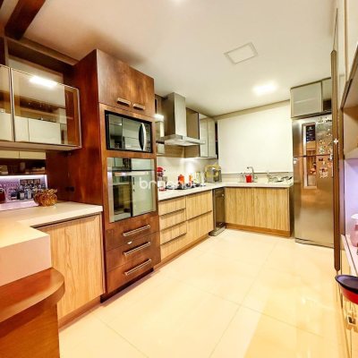Apartamento com 122m², 3 quartos (sendo 3 suítes), 2 garagens, no bairro Agronômica em Florianópolis