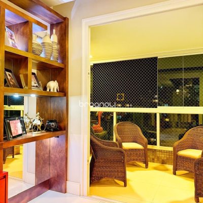 Apartamento com 122m², 3 quartos (sendo 3 suítes), 2 garagens, no bairro Agronômica em Florianópolis