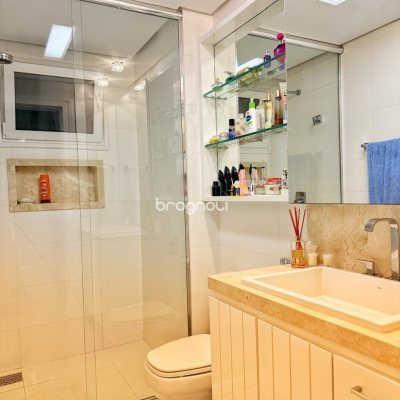 Apartamento com 122m², 3 quartos (sendo 3 suítes), 2 garagens, no bairro Agronômica em Florianópolis