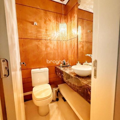 Apartamento com 122m², 3 quartos (sendo 3 suítes), 2 garagens, no bairro Agronômica em Florianópolis