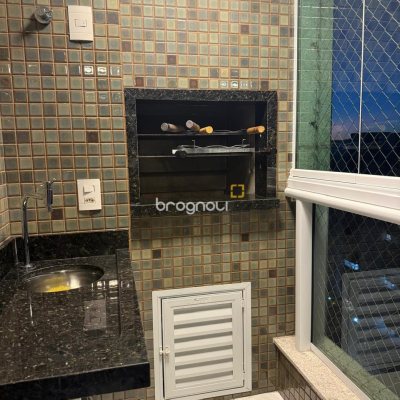 Apartamento com 122m², 3 quartos (sendo 3 suítes), 2 garagens, no bairro Agronômica em Florianópolis