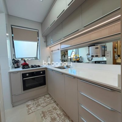 Apartamento com 73m², 2 quartos (sendo 1 suíte), 1 garagem, no bairro Agronômica em Florianópolis