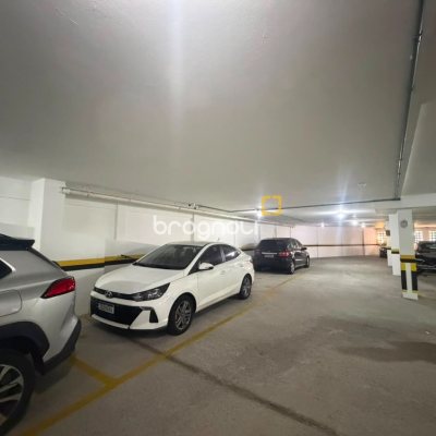 Apartamento com 73m², 2 quartos (sendo 1 suíte), 1 garagem, no bairro Agronômica em Florianópolis