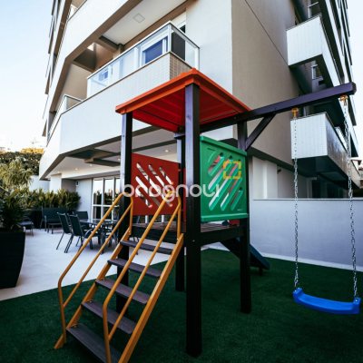 Apartamento com 81m², 2 quartos (sendo 1 suíte), 1 garagem, no bairro Barreiros em São José