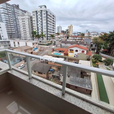 Apartamento com 81m², 2 quartos (sendo 1 suíte), 1 garagem, no bairro Barreiros em São José