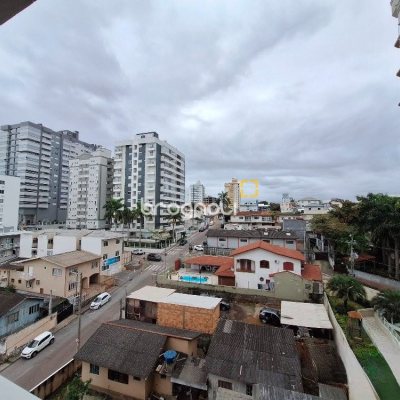 Apartamento com 81m², 2 quartos (sendo 1 suíte), 1 garagem, no bairro Barreiros em São José