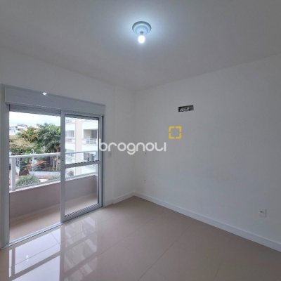 Apartamento com 81m², 2 quartos (sendo 1 suíte), 1 garagem, no bairro Barreiros em São José