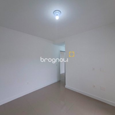 Apartamento com 81m², 2 quartos (sendo 1 suíte), 1 garagem, no bairro Barreiros em São José