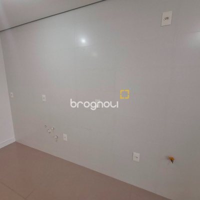Apartamento com 81m², 2 quartos (sendo 1 suíte), 1 garagem, no bairro Barreiros em São José
