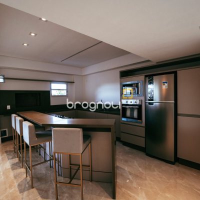 Apartamento com 81m², 2 quartos (sendo 1 suíte), 1 garagem, no bairro Barreiros em São José
