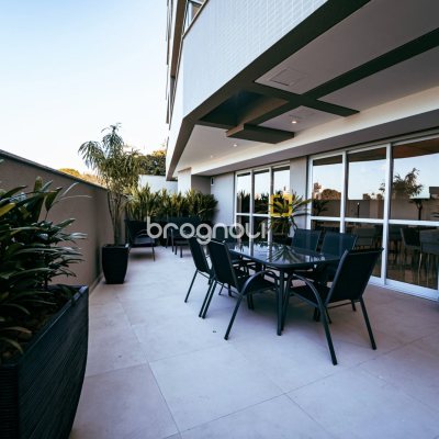 Apartamento com 81m², 2 quartos (sendo 1 suíte), 1 garagem, no bairro Barreiros em São José