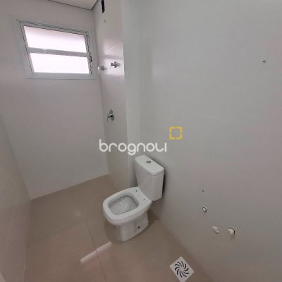 Apartamento com 81m², 2 quartos (sendo 1 suíte), 1 garagem, no bairro Barreiros em São José