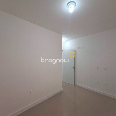 Apartamento com 81m², 2 quartos (sendo 1 suíte), 1 garagem, no bairro Barreiros em São José