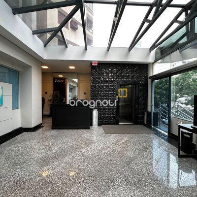 Sala com 21m², 1 garagem, no bairro Centro em Florianópolis