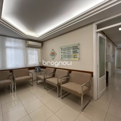 Sala com 21m², 1 garagem, no bairro Centro em Florianópolis