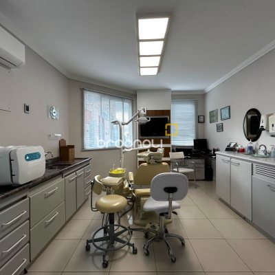 Sala com 21m², 1 garagem, no bairro Centro em Florianópolis