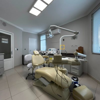 Sala com 21m², 1 garagem, no bairro Centro em Florianópolis