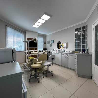 Sala com 21m², 1 garagem, no bairro Centro em Florianópolis